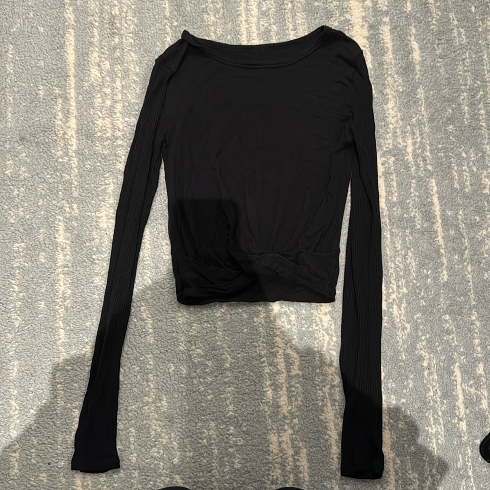 Alo Cover Long sleeve top in XS! Never worn - great condition